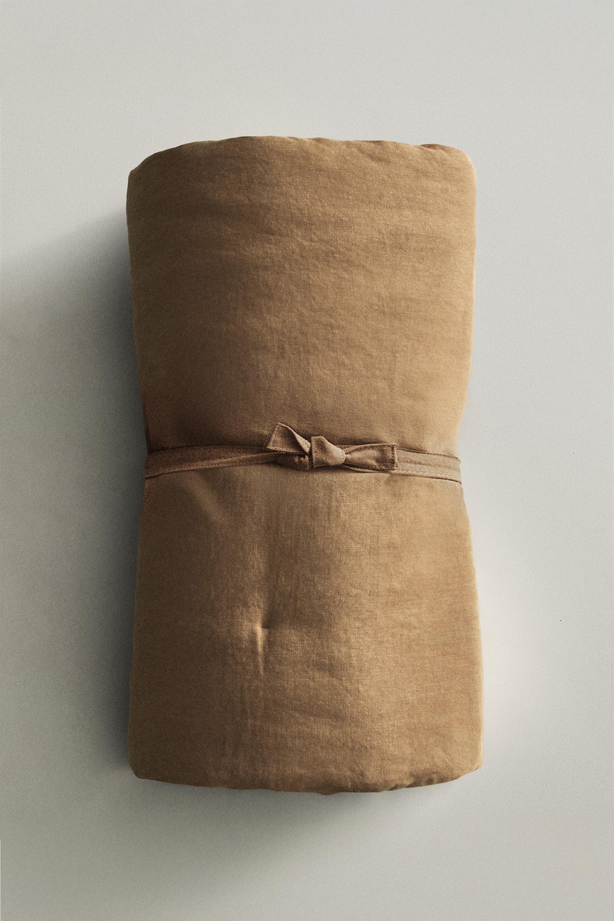 WASHED LINEN TOPPER